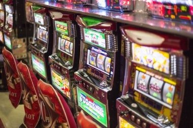 starhoki live dealer tables on mobile screen showing blackjack and roulette